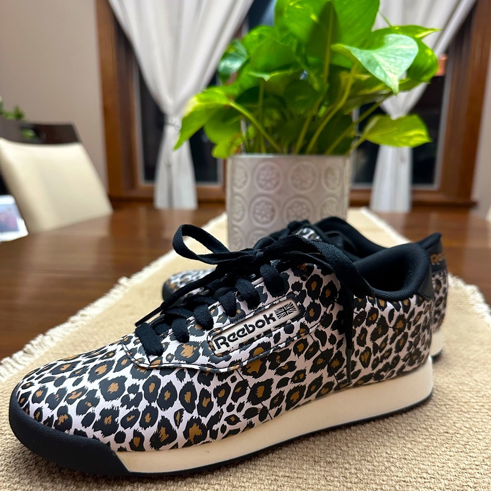 Cheetah print Reebok shoe size 8. Brand new- never been worn! Super cute shoe!